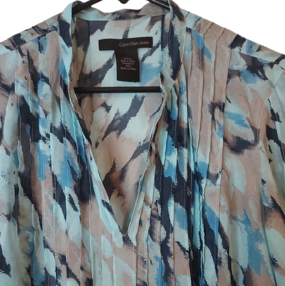 CALVIN Klein Sheer Blouse Pullover Pintuck V Neck 3/4 Sleeve Top Sz S - Picture 6 of 10